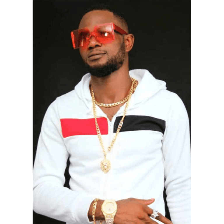 Larry Money - Singing On Stage x Goodies_ghnation.net