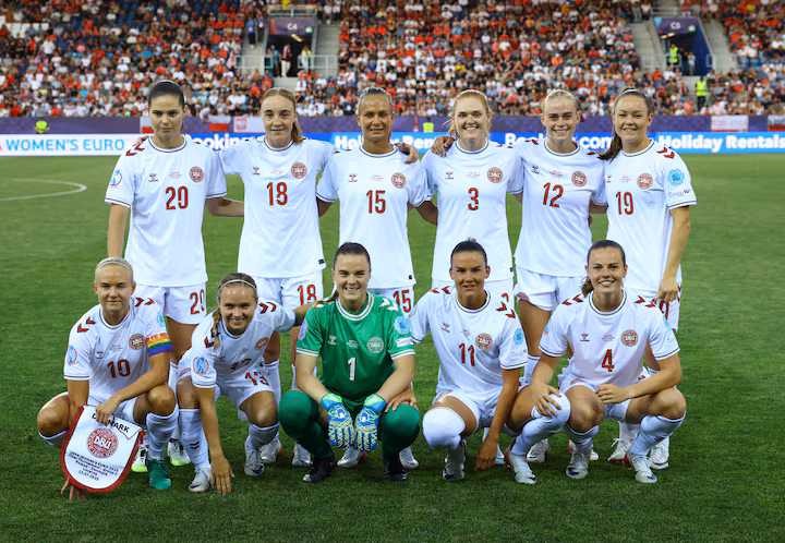 White shorts continue to affect women's performance and involvement.