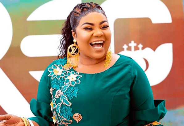 Empress Gifty supports Shatta and blasts Nigerian gospel artistes for their hypocrisy and selfishness.