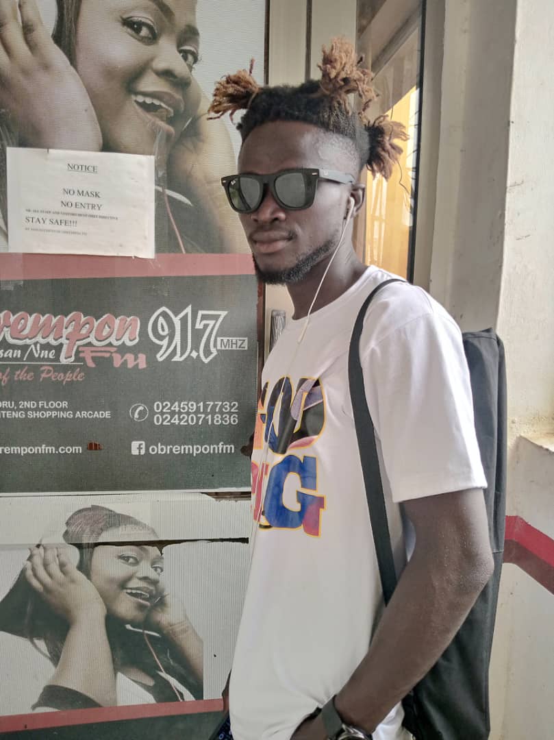 Adiyisem, the Ghanaian seroius under Gee, is shooting two (2) music videos together at the same day. check the details