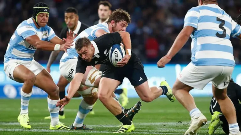 All Blacks beat Pumas to go top of world rankings.